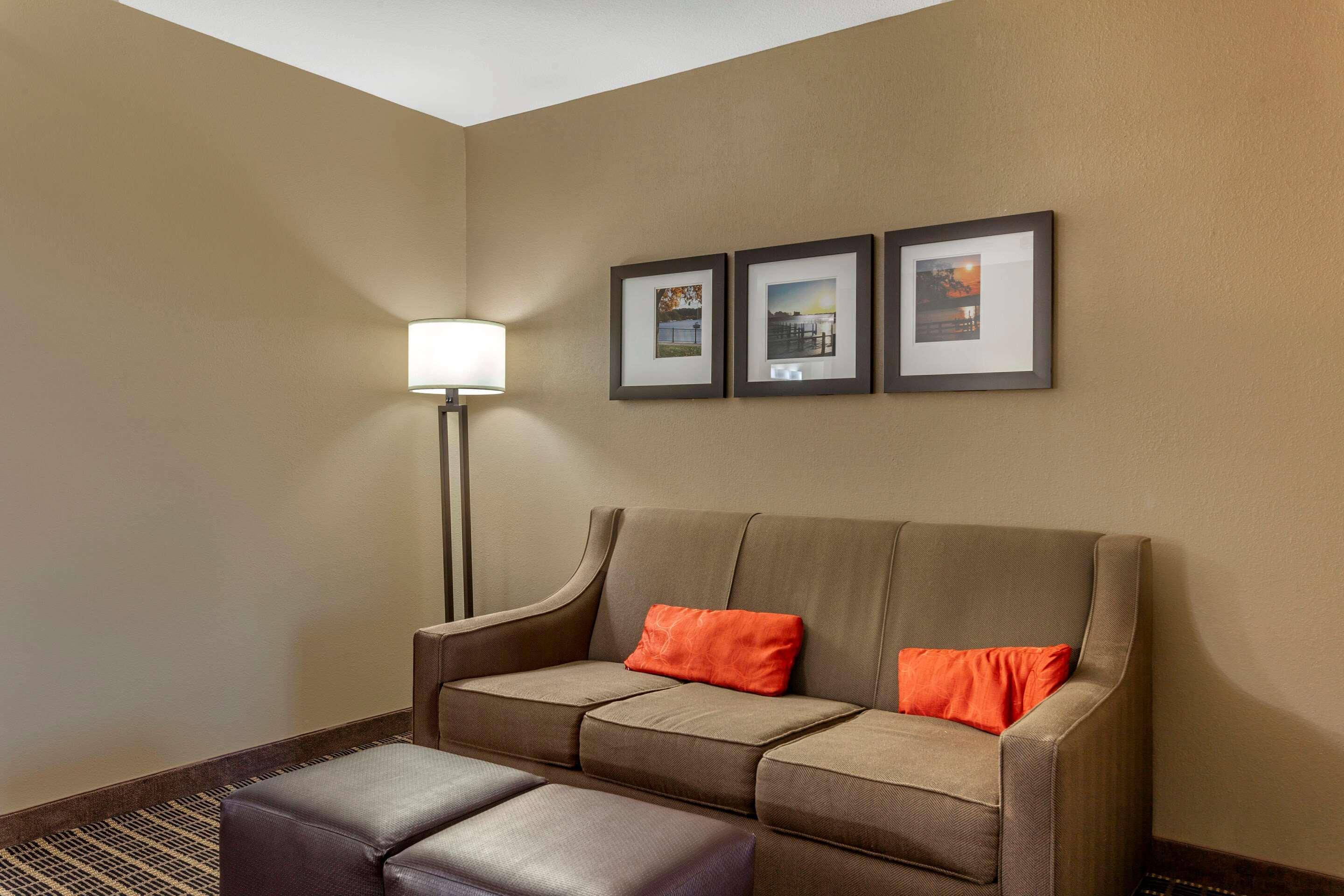 Comfort Suites Delavan - Lake Geneva Area Exterior foto